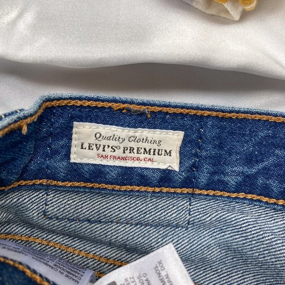 Levi's 501 Shorts in Indigo Blue - Picture 3 of 5